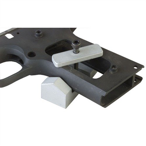 Získejte přesné diamanty na přední straně s tímto 1911 CHECKERING GUIDE, který bezpečně drží a usnadňuje správné zařazení linií pro checkering.