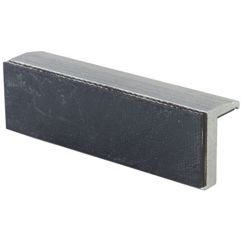 RUBBER-FACED VISE JAWS od BROWNELLS chrání jemné části zbraní před poškrábáním, nabízí pevné uchycení a snadno se montuje na jakýkoli ocelový stůl.