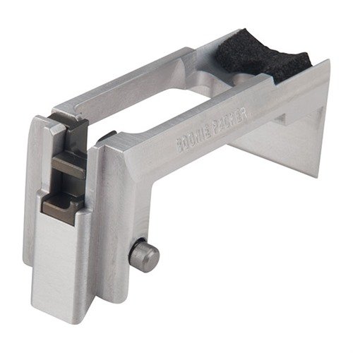 Převodník Better-Mag umožňuje použít S&W M&P15-22 zásobníky v AR-15 s .22 LR horní částí, s nezávislým záchytem závěru pro snadné přebíjení.