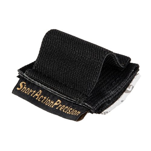 Získejte rychlý a snadný přístup k zásobníkům s držákem Short Action Precision .22, který se snadno připevňuje k puškám .22 pomocí suchého zipu.