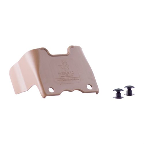 Chraňte své uniformy s Eleven 10® RIGID TQ Case® Shirt Shield, který zabraňuje opotřebení a snadno se instaluje pomocí dodávaného hardwaru.