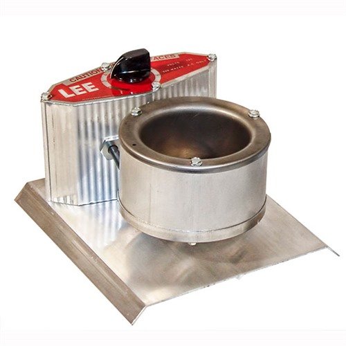 PRECISION MELTER 220V od LEE PRECISION nabízí rychlé tavení kovu s nekonečnou regulací teploty, ideální pro 4-cavity formy a 4 libry za méně než 15 minut.