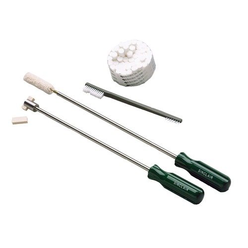 Udržujte svůj pušku v perfektním stavu s ACTION CLEANING TOOL KIT od Sinclair International, který zahrnuje nástroje pro čištění zamykacích drážek, komory a boltů.