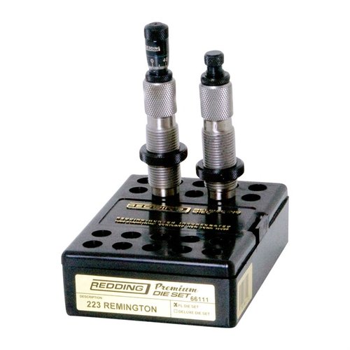Získejte preciznost s PREMIUM FULL LENGTH DIE SET 223 REM od Redding, který obsahuje Carbide Size Button a Bullet Seating Micrometer pro dokonalé nabíjení.