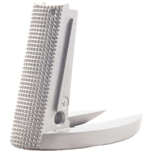 Zvětšený mag well pro rychlejší výměnu zásobníků s 20 lpi checkeringem pro lepší uchopení a ovládání zpětného rázu, kompatibilní s 1911 a dalšími modely.