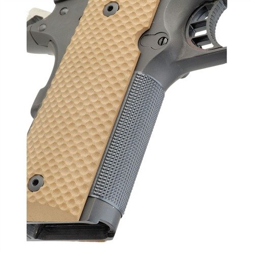 Rychlé a snadné vylepšení úchopu pro 1911 Auto: přidejte checkered front strap bez úprav, stačí vyměnit grips a užívat si lepší kontrolu.